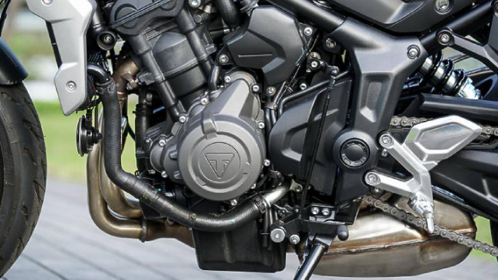 Sức mạnh của Trident 660 là khối động cơ 660cc, 3 xy lanh thẳng hàng, khối động cơ này cho phép xe đạt công suất tối đa 81 mã lực
