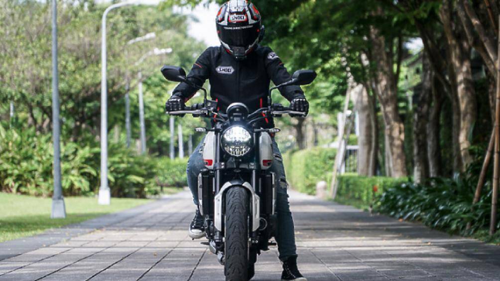 Triumph Trident 660 còn được thiết kế với hệ thống kết nối My Triumph cho phép người lái còn có thể sử dụng chức năng GPS, Bluetooth...