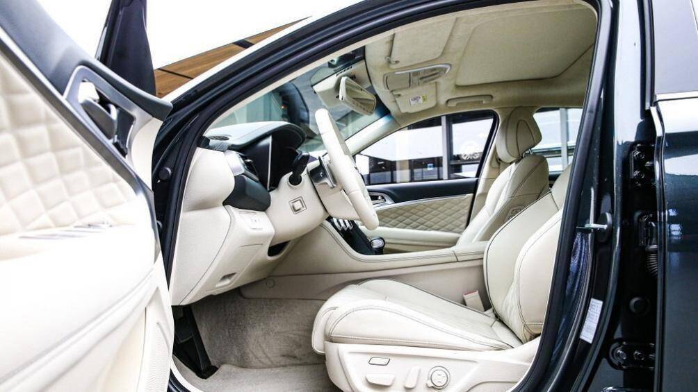 Biến thể Genesis G70 thế hệ mới dẫn động bốn bánh AWD có giá từ 39.625 USD (914 triệu đồng) với động cơ turbo 2.0