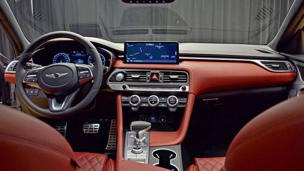 Hãng xe Hàn cho biết, đã nâng cấp kính chắn gió và kính trước giúp tăng cường sự yên tĩnh cho nội thất