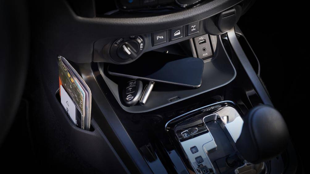 Nissan Navara 2021 không còn trang bị số sàn, tất cả các phiên bản đều đi kèm số tự động 7 cấp