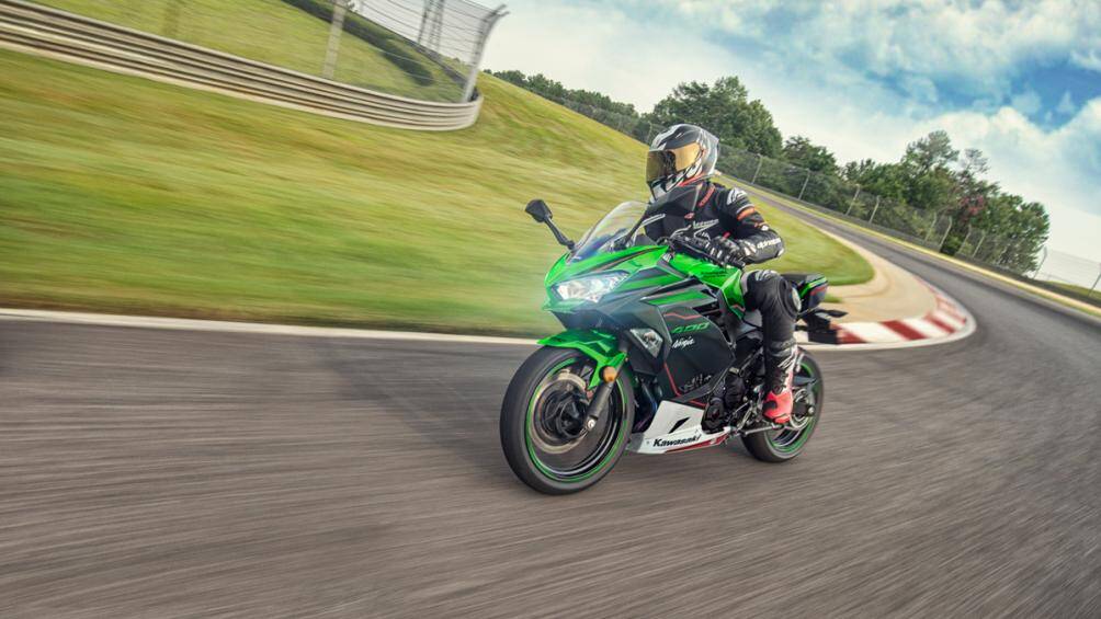 Kawasaki vừa ra mắt mẫu  xe Ninja 400 phiên bản màu mới dành cho năm 2021