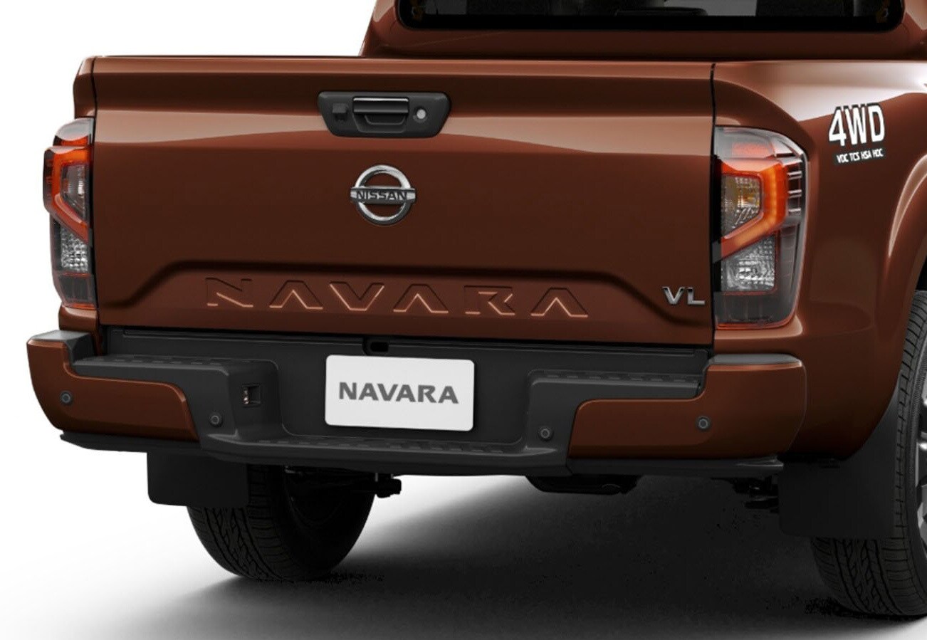 Đèn hậu thay đổi giao diện LED bắt mắt hơn, nắp cốp sau dập chữ “Navara” đầy mạnh mẽ.