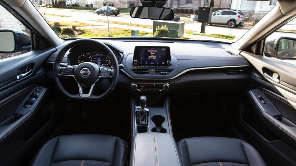 3. Nissan Altima (giá khởi điểm: 25.300 USD)