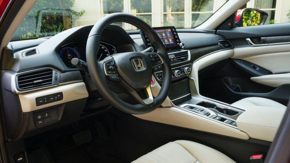 6. Honda Accord (giá khởi điểm: 24.970 USD)