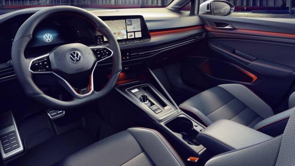 7. Volkswagen Golf (giá khởi điểm: 23.195 USD)