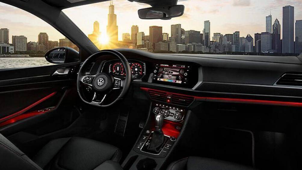 9. Volkswagen Jetta GLI (giá khởi điểm: 26.345 USD)