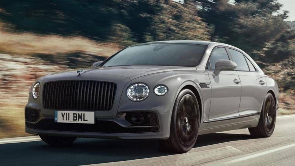 Bentley vừa ra mắt phiên bản nâng cấp của chiếc sedan hạng sang Flying Spursơn 2022 với màu ngoại thất Cambrian Grey