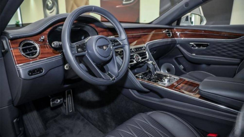 Những chất này tạo ra điện tích tĩnh xung quanh các tác nhân gây ô nhiễm như bụi, khiến chúng bám vào những bề mặt gần nhất