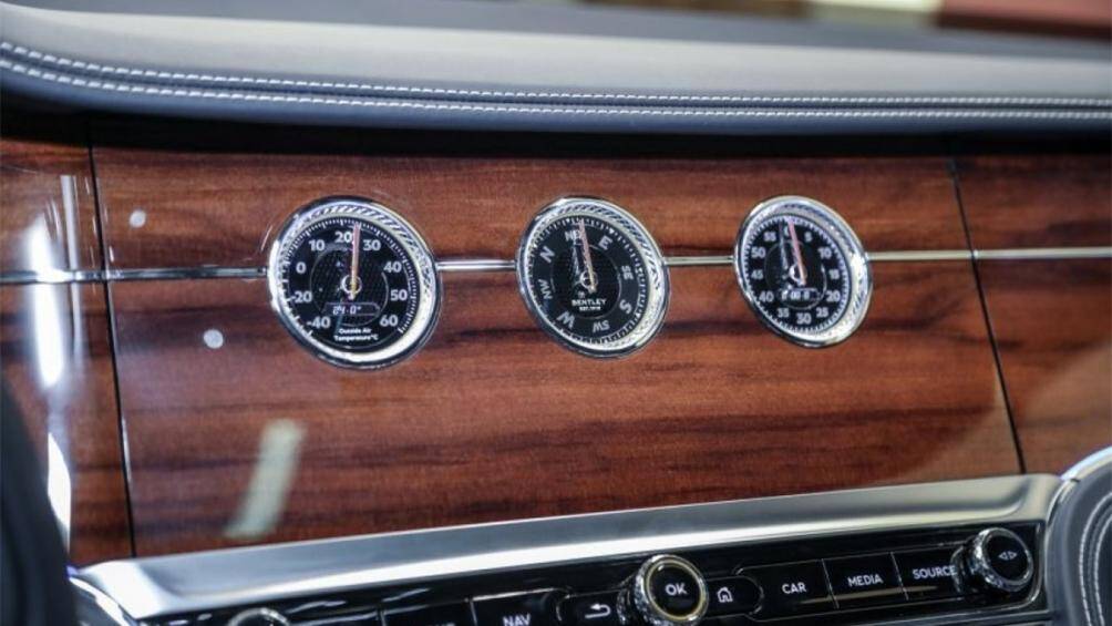 Bộ lọc không khí phát ra những hạt điện tích âm từ những các cửa gió điều hòa giúp tăng cường độ trong lành của không khí cabin