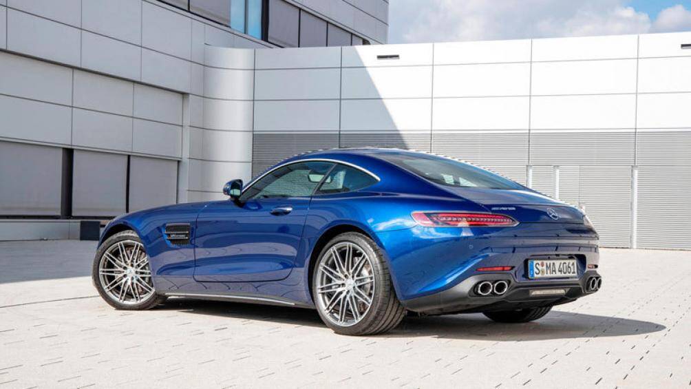 4. Mercedes-AMG GT (giá khởi điểm: 130.000 USD)