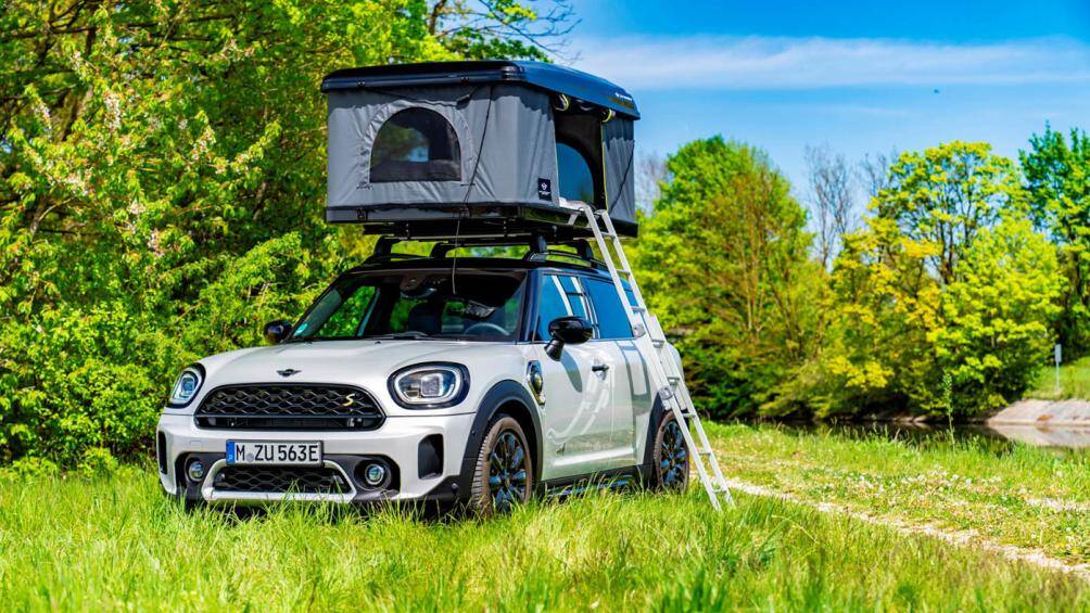 Phần lều này còn được trang bị thang gấp với 8 bậc thang giúp lên xuống một cách nhanh chóng, linh hoạt