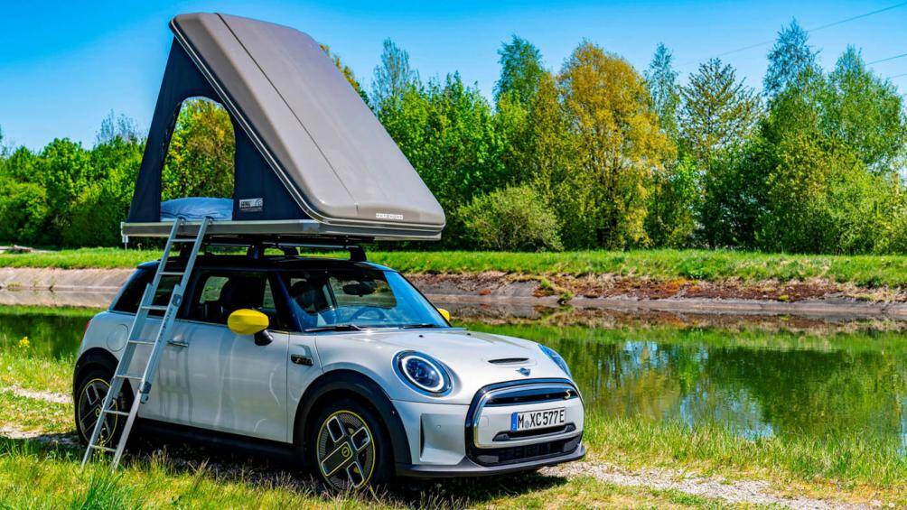 Theo thử nghiệm WLTP, MINI Cooper SE có phạm vi hoạt động từ 203 đến 234 km. Phạm vi chạy điện của MINI Cooper SE Countryman ALL4 lên đến 59 km