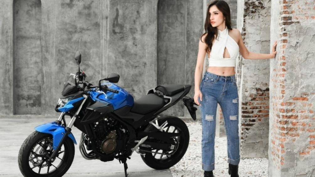 Yên xe CB500F vểnh cao về phía sau
