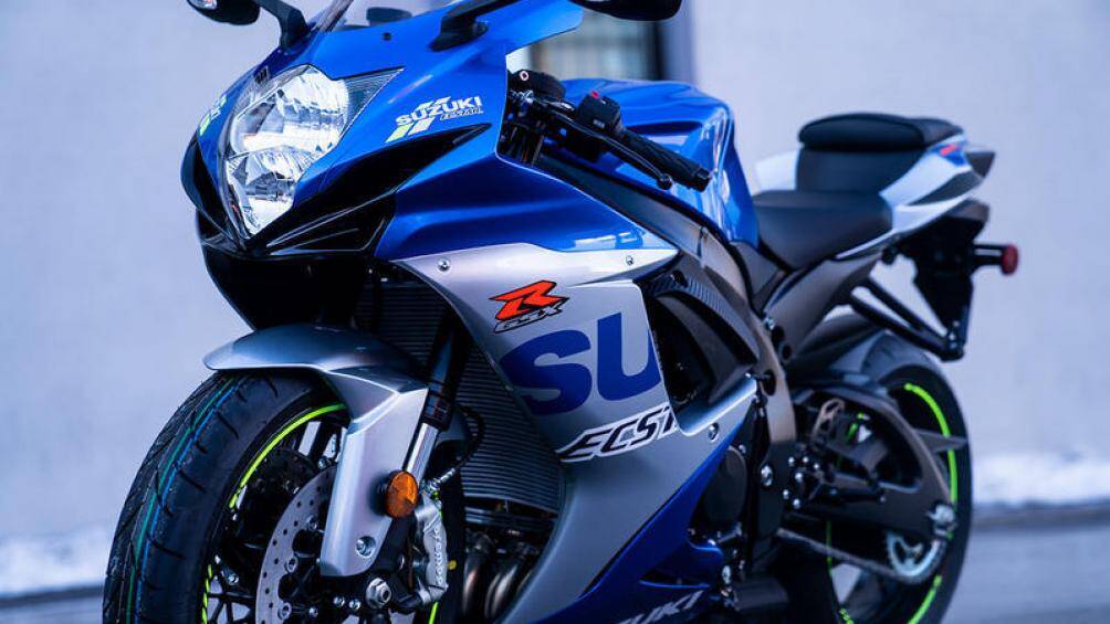 Ra mắt lần đầu vào năm 2011, dù đã có tuổi thọ lên tới 10 năm, GSX-R600 vẫn không thay đổi thiết kế ngoại hình, động cơ mà chỉ làm mới bộ tem bên ngoài