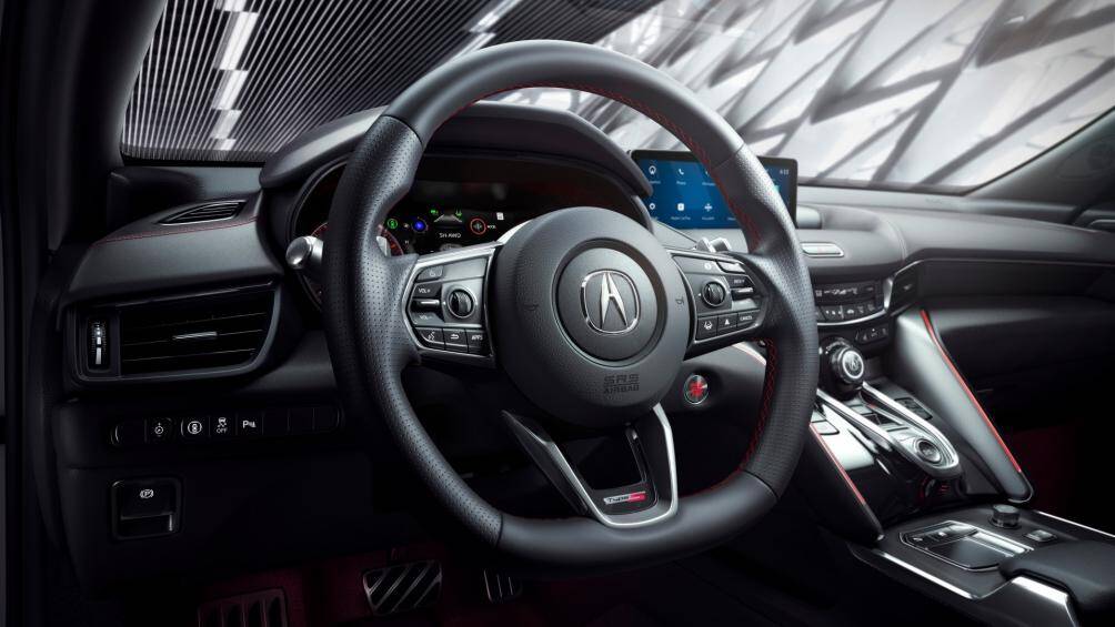 Dưới nắp ca-pô, Acura TLX Type S sở hữu động cơ xăng V6 3.0L tăng áp cho công suất tối đa 355 mã lực và mô-men xoắn cực đại 480 Nm