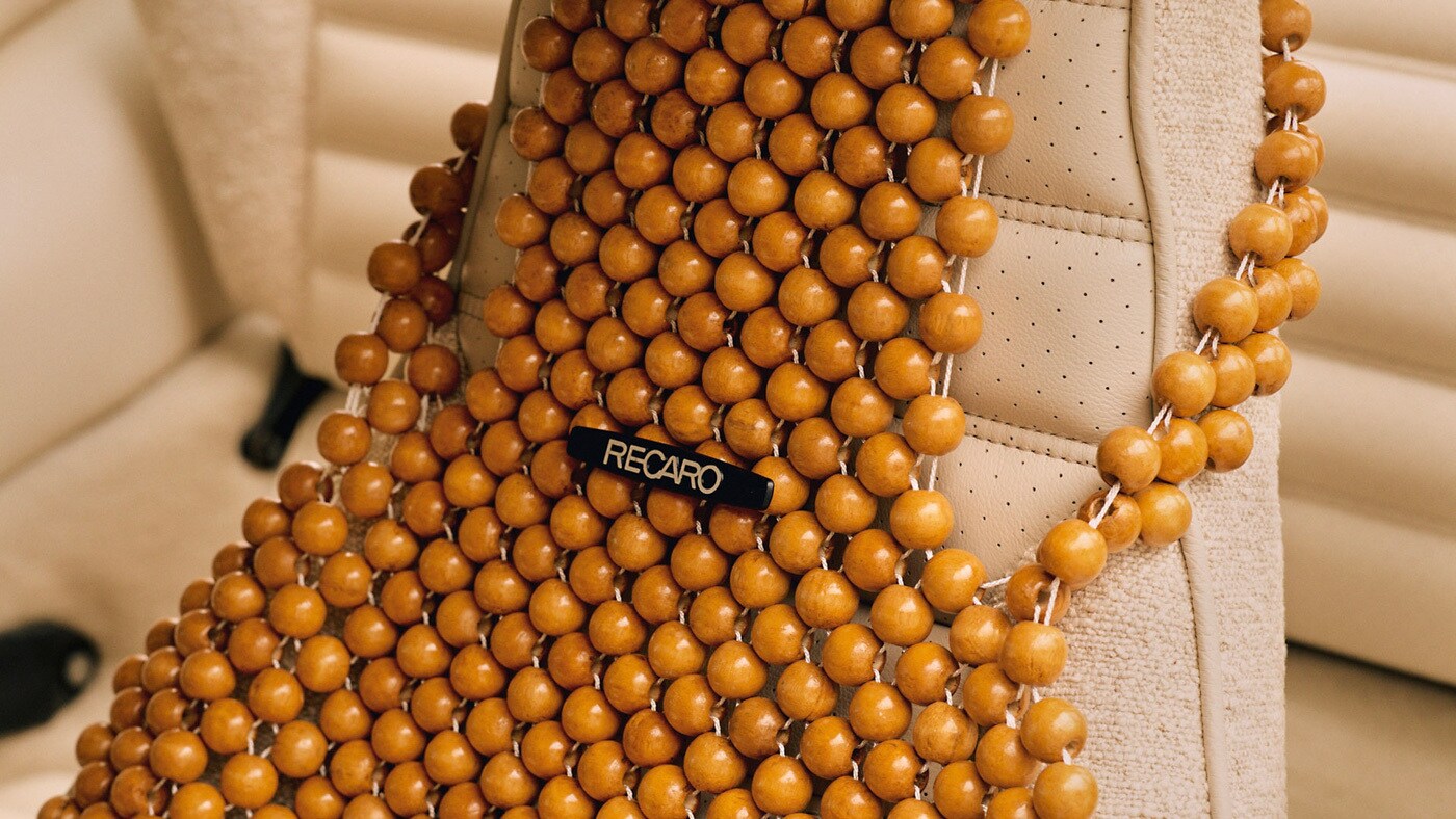Những chiếc ghế Recaro nguyên bản đã được chính Porsche phục hồi một cách tỉ mỉ, hoàn hảo như mới
