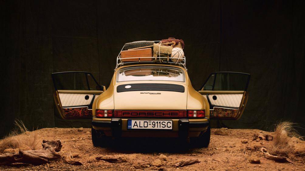 Những khách hàng và người hâm mộ của cả hai thương hiệu Aimé Leon Dore và Porsche đã được chiêm ngưỡng chiếc 911 SC ở trung tâm Manhattan