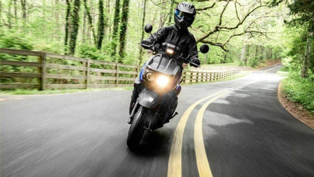 Zuma 125 trở nên khác biệt nhờ việc sử dụng đèn pha với kích thước như những chiếc xe rally adventure mà nó được lấy cảm hứng