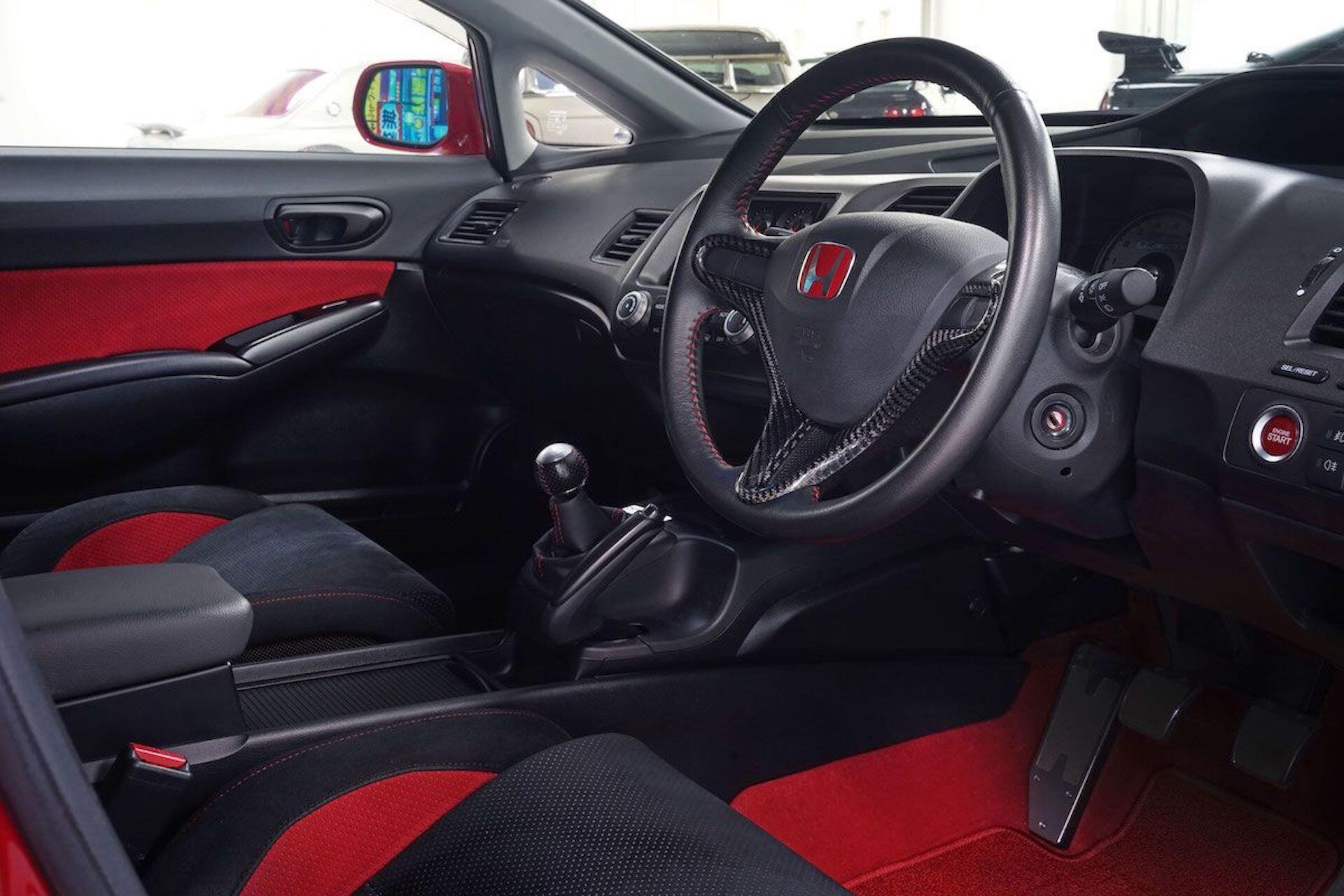 Mugen là công ty độ thuộc sở hữu của Hirotoshi Honda, con trai Soichiro Honda, người đã gây dựng hãng xe Honda nổi tiếng toàn cầu