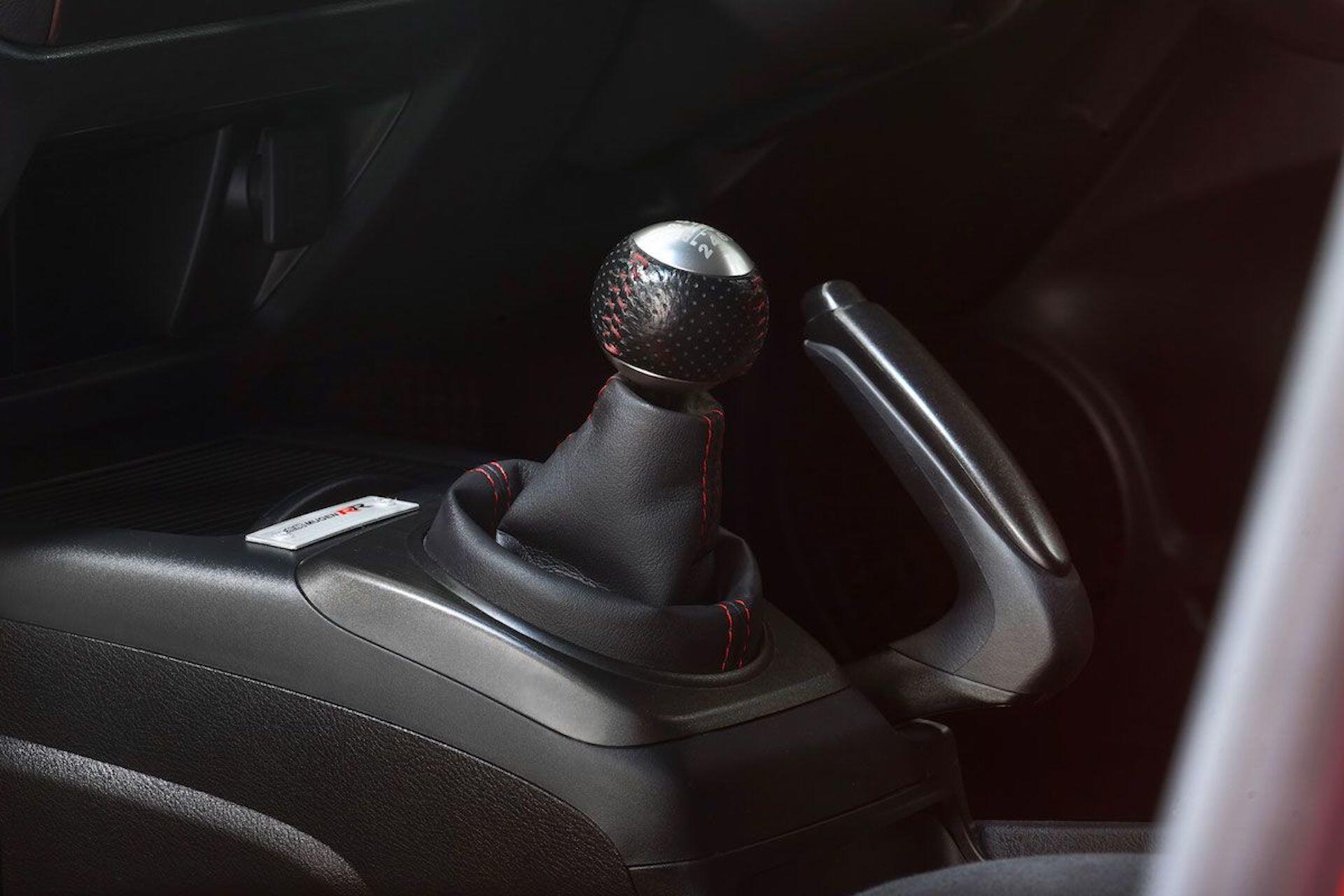 Honda Civic Mugen RR được xem là chiếc Civic Type R hút khí tự nhiên cuối cùng và được đánh giá là một trong những chiếc xe đường trường Honda tuyệt vời nhất mọi thời đại