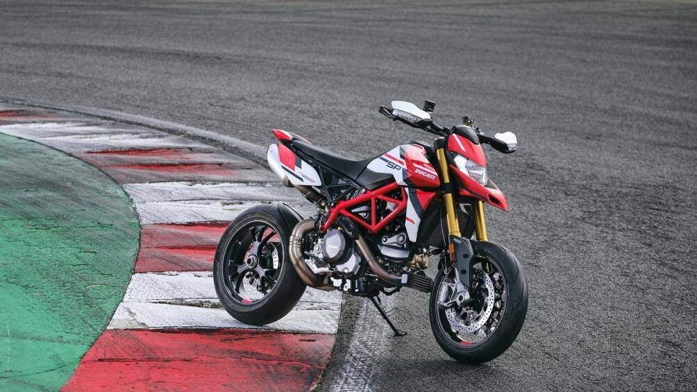 Ducati Hypermotard 950 có giá từ 15.750 USD (362 triệu đồng), Hypermotard 950 RVE có giá 16.700 USD (384 triệu đồng), bản SP có giá 20.750 USD (478 triệu đồng)