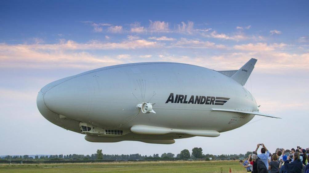 Airlander 10 là chiếc máy bay sang chảnh nhất thế giới với trang bị 4 động cơ diesel siêu nạp công suất 325 mã lực và không cần đường băng riêng