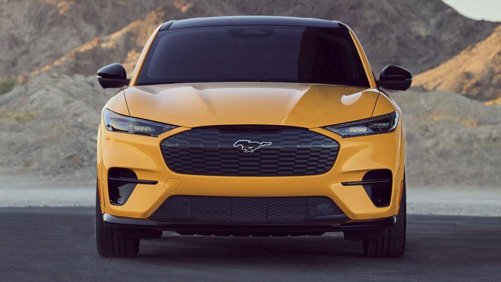10. Ford Mustang Mach-E 2021 (giá khởi điểm: 42.895 USD)