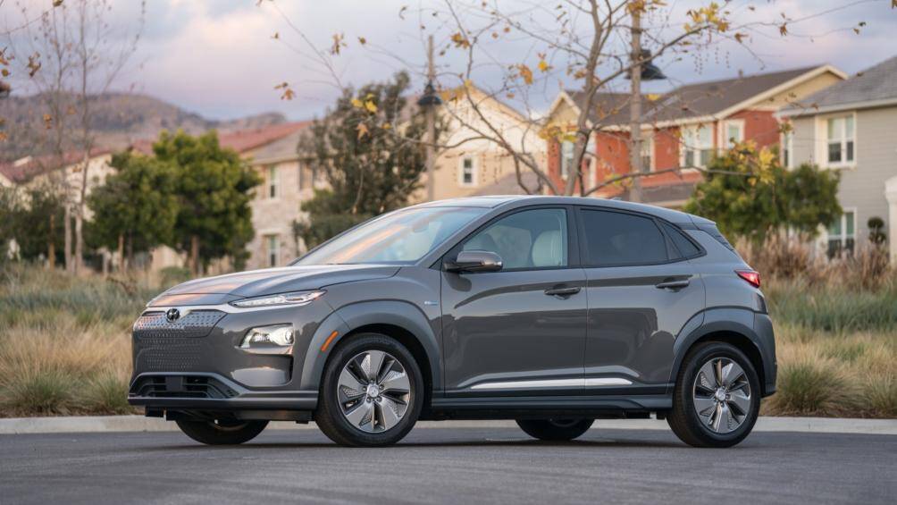 6. Hyundai Kona Electric 2021 (giá khởi điểm: 37.390 USD)