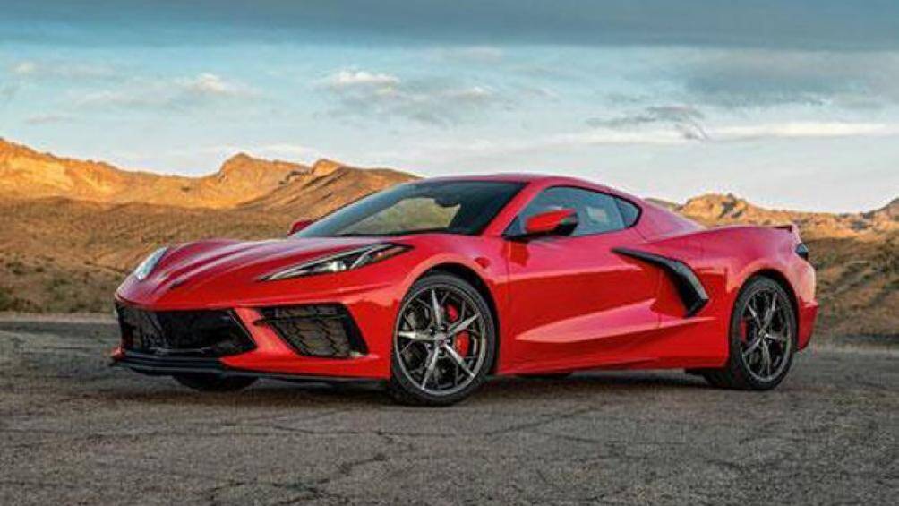 1. Chevrolet Corvette: Mẫu ô tô thể thao này đã tăng giá gần 34%, tương đương 17.423 USD trong năm 2021