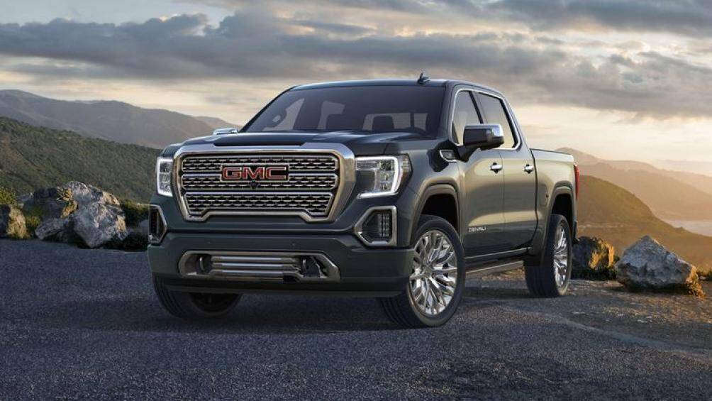4. GMC Sierra 1500: Giá bán xe cũ tăng 28,6% so với năm 2021, hiện có giá trung bình 42.347 USD, đắt hơn 8.002 USD