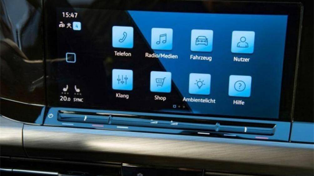 Thêm vào đó tất cả đều sở hữu bảng đồng hồ kỹ thuật số 10,25 inch, thông tin giải trí màn hình cảm ứng 8,25 inch và bộ sạc không dây