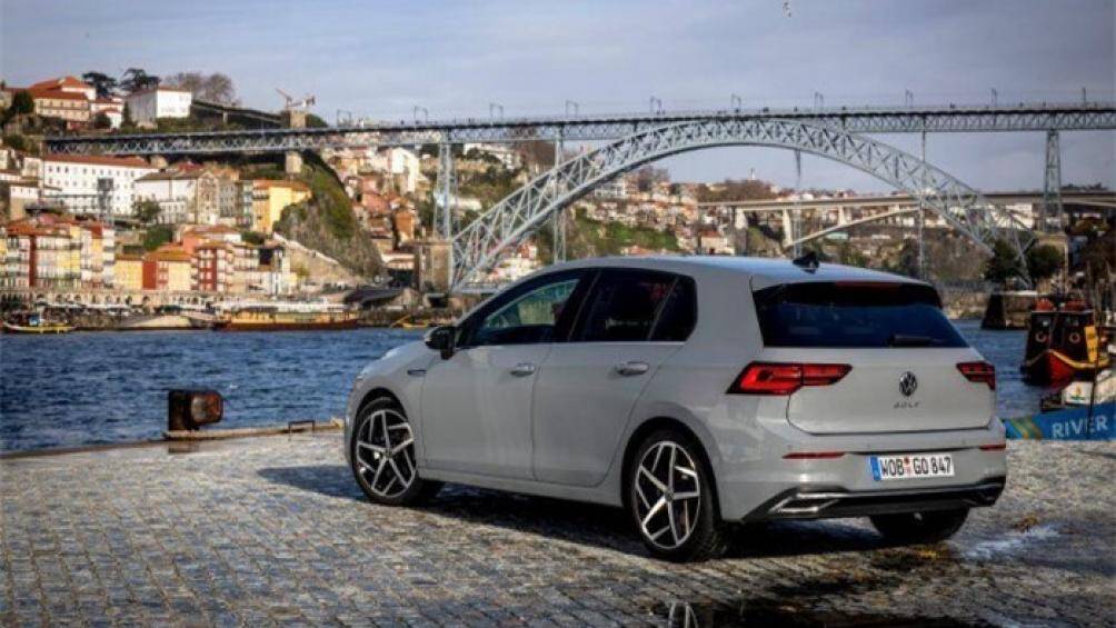 Golf Mk8 sử dụng động cơ 4 xi lanh, tăng áp 1,5 lít thay vì đơn vị 1,4 lít của thế hệ trước, tạo ra công suất 150 mã lực