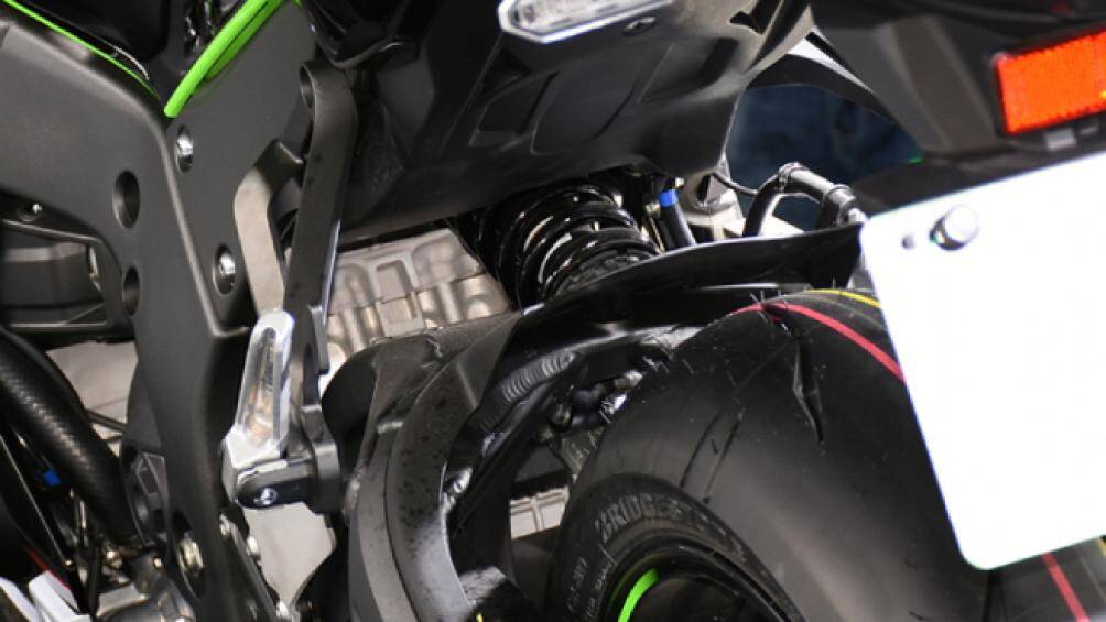 Xe sở hữu nhiều trang bị điện tử như đo quán tính Bosch IMU, quản lý cua, kiểm soát lực kéo, kiểm soát phanh động cơ và khởi động