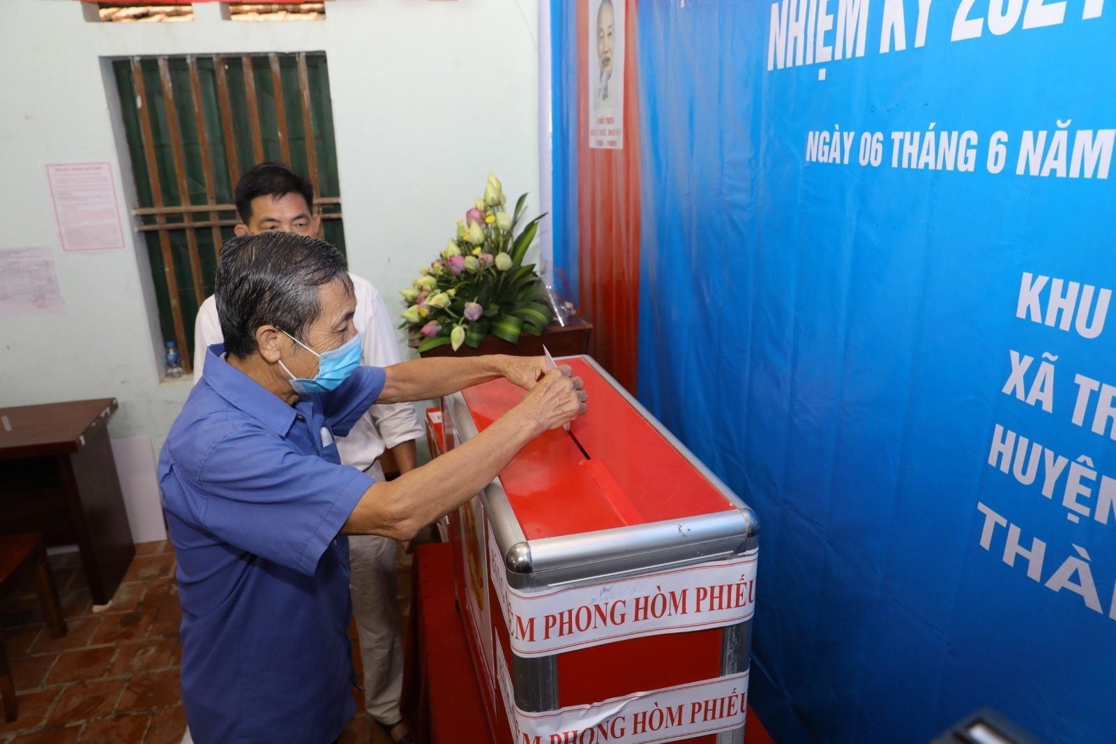 Ông Lê Xuân Thành cũng cho biết, tới 11h30' trưa nay, tỷ lệ cử tri đã đi bỏ phiếu lại là trên 80%