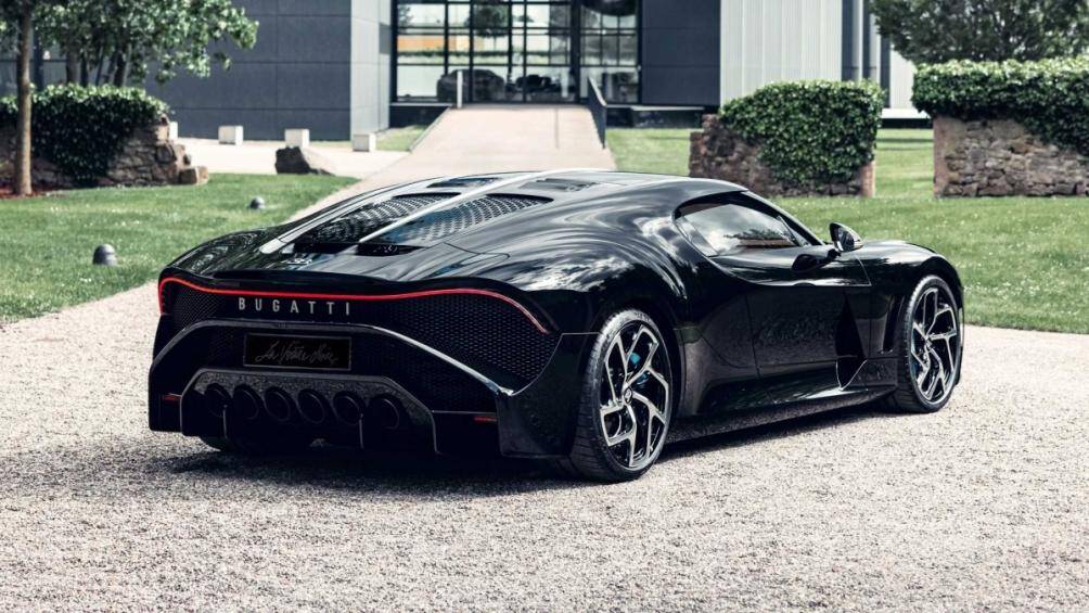 La Voiture Noire lấy cảm hứng từ chiếc Bugatti Type 57 SC Atlantic của Jean Bugatti, siêu xe này sở hữu ngoại hình hoàn toàn màu đen và thân xe kéo dài