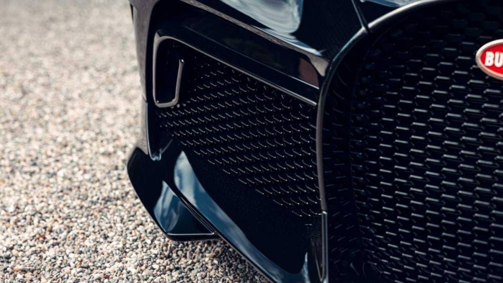 Mặc dù được sản xuất chỉ một chiếc, từng bộ phận của La Voiture Noire đều trải qua quá trình kiểm tra theo đúng tiêu chuẩn của hãng siêu xe Pháp