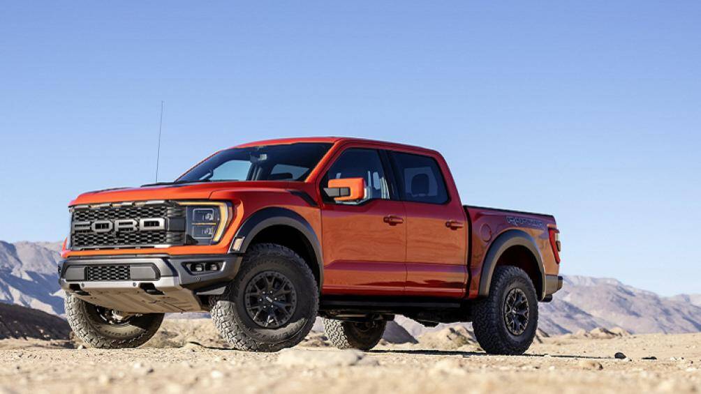 Ford vừa công bố giá bán cho mẫu bán tải cỡ lớn Ford F-150 Raptor 2021 thế hệ mới với mức khởi điểm bán ra 64.145 USD (khoảng 1,48 tỷ đồng)
