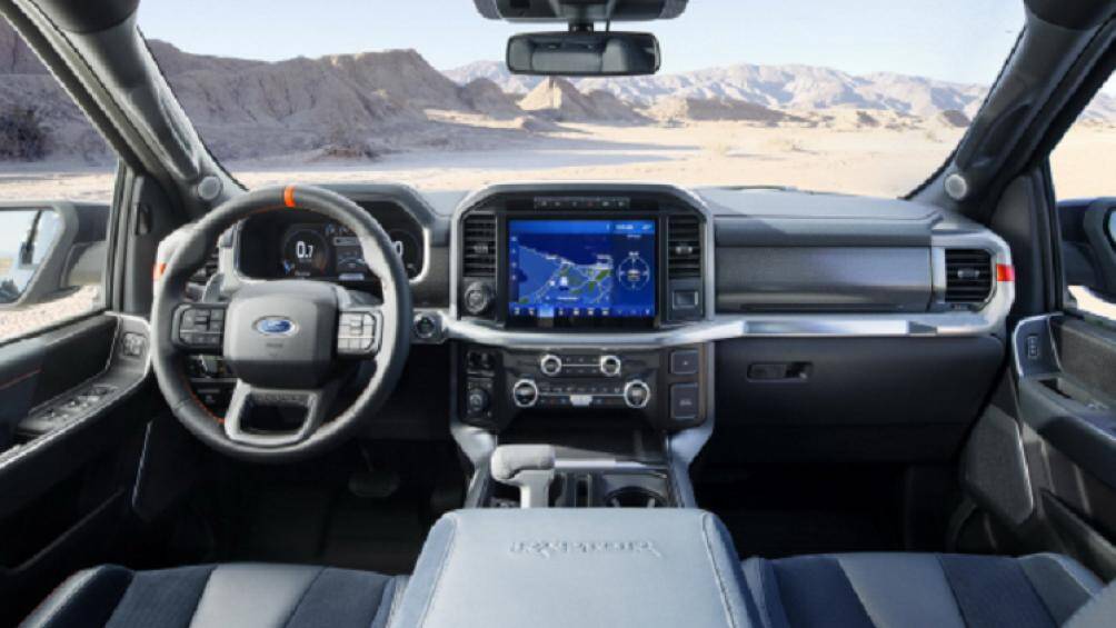 Bên trong nội thất là màn hình hệ thống thông tin giải trí 12 inch