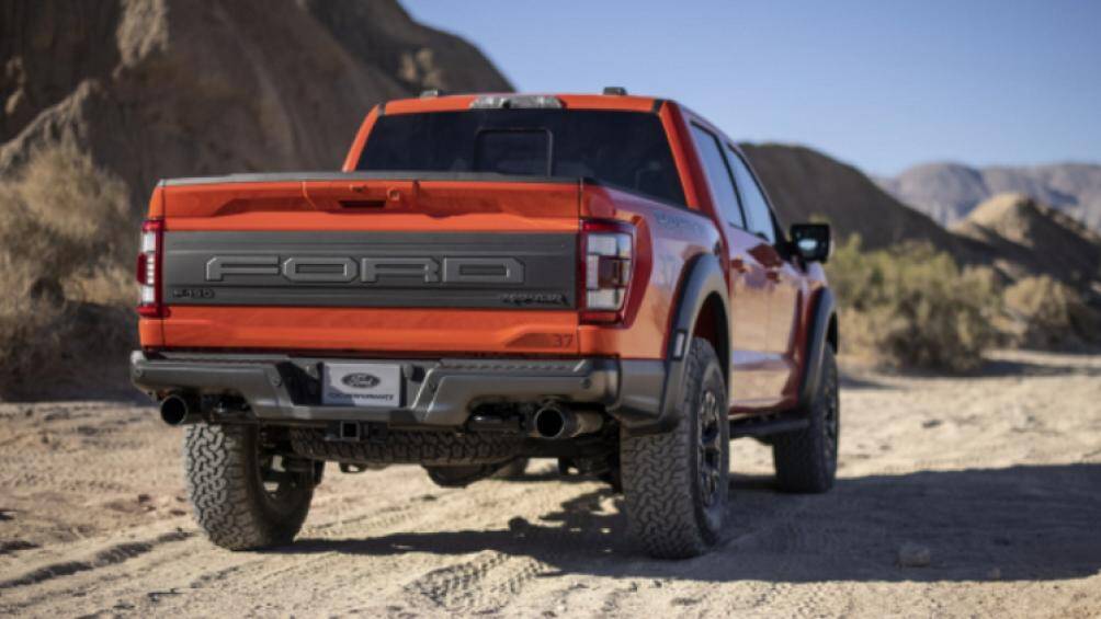 Ở thế hệ mới, F-150 Raptor 2021 sở hữu nhiều nâng cấp tập trung vào khả năng vận hành, tăng cường khả năng offroad. Mẫu xe này cũng được nâng cấp về thiết kế
