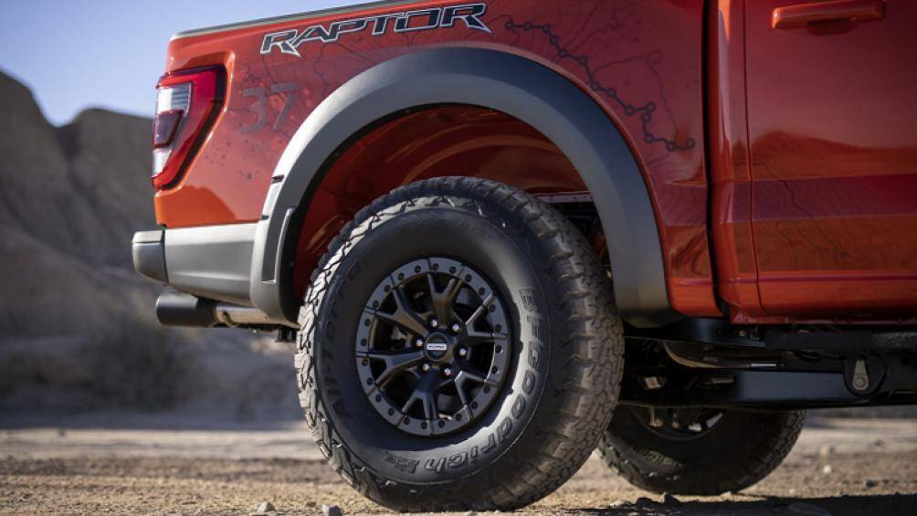 Sức mạnh đến từ động cơ EcoBoost V6 3,5 lít sản sinh công suất 400 mã lực và mô-men xoắn 678 Nm, hộp số tự động 10 cấp