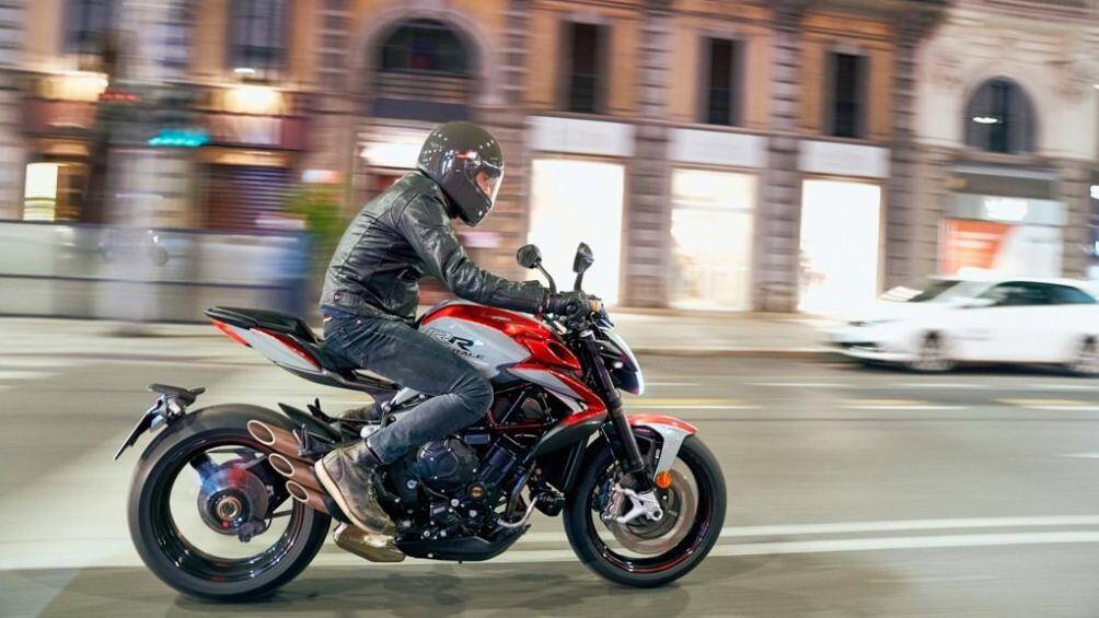 4. MV Agusta Dragster 800 Rosso (giá: 15.574 USD)