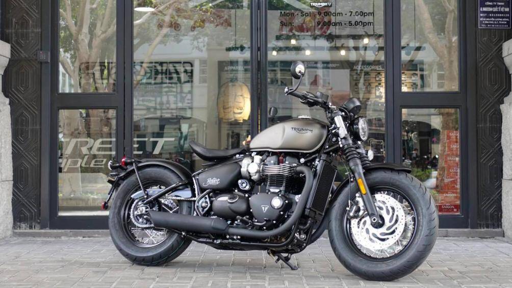 6. Triumph Bonneville Bobber Black (giá: 13.150 USD)