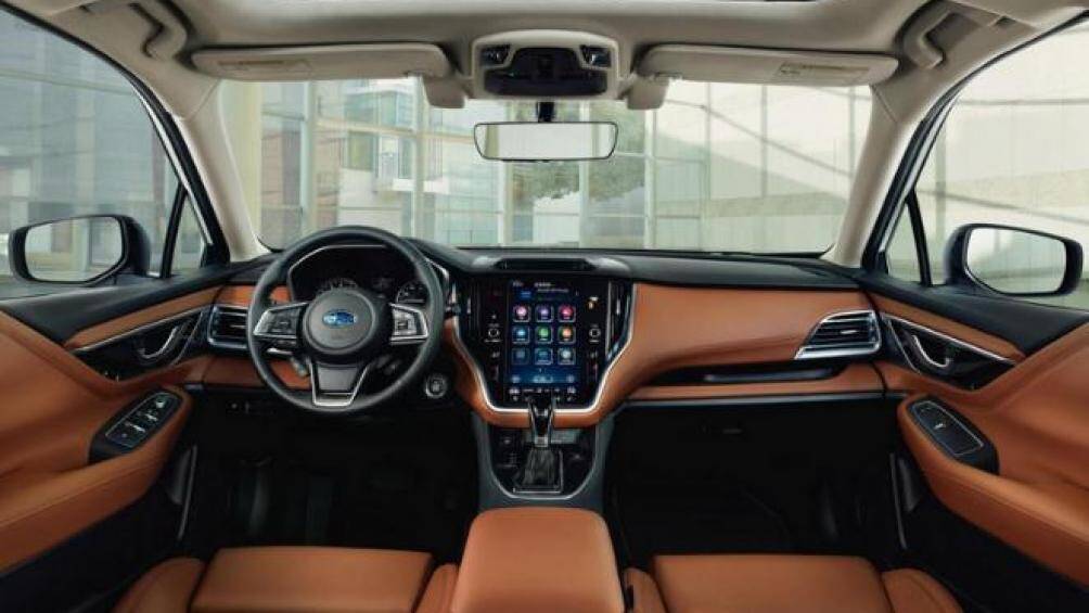 10. Subaru Legacy 2021 (giá khởi điểm: 22.895 USD, điểm nội thất: 7,6/10)
