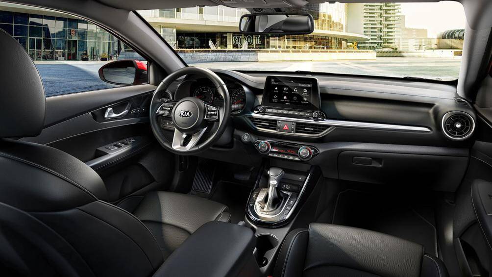 6. Kia Cerato 2021 (giá khởi điểm: 17.890 USD, điểm nội thất: 7,8/10)