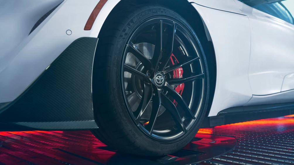 Xe sẽ vẫn được trang bị bộ mâm 5 chấu kép khỏe khoắn có kích thước 19 inch có màu đen mờ độc đáo