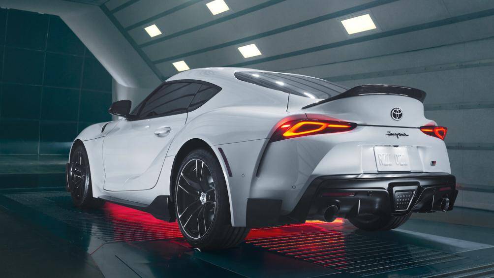 Phiên bản giới hạn này được Toyota đem tới loạt trang bị carbon nhằm nâng cấp diện mạo cho chiếc xe trở nên hầm hố hơn