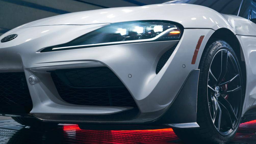 Hộp số tự động ZF 8 cấp thẳng hàng có khả năng sản sinh công suất lên tới 382 mã lực giúp xe có khả năng tăng tốc từ 0 – 96 km/h trong 3,9 giây