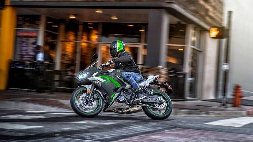 Mới đây, Kawasaki đã lên kệ phiên bản 2021 cho thị trường Mỹ với những màu sắc mới và nhiều cải tiến về trang bị, động cơ của xe