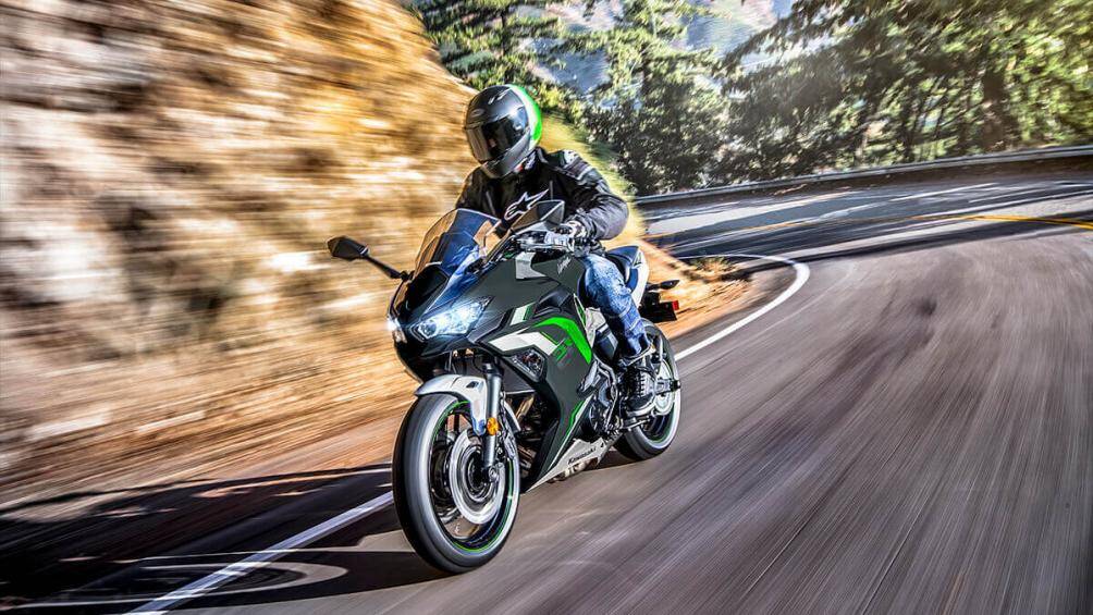 Về sức mạnh, Kawasaki Ninja 650 2021 vẫn sẽ sử dụng khối động cơ xy lanh đôi với dung tích 649cc, sản sinh công suất tối đa 68 mã lực
